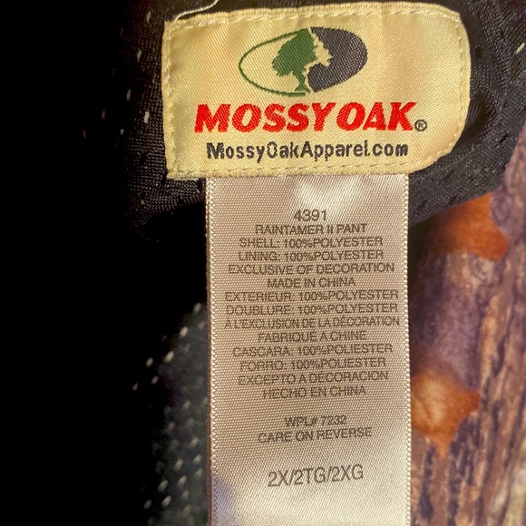 These Mossyoak hunting pants are like new - Picture 2 of 2